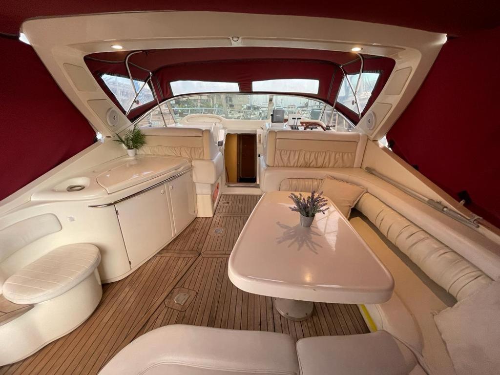 Cozy Yacht Lodge In Barcelona With Boat Tour Option Sant Adrià de Besòs Exterior foto