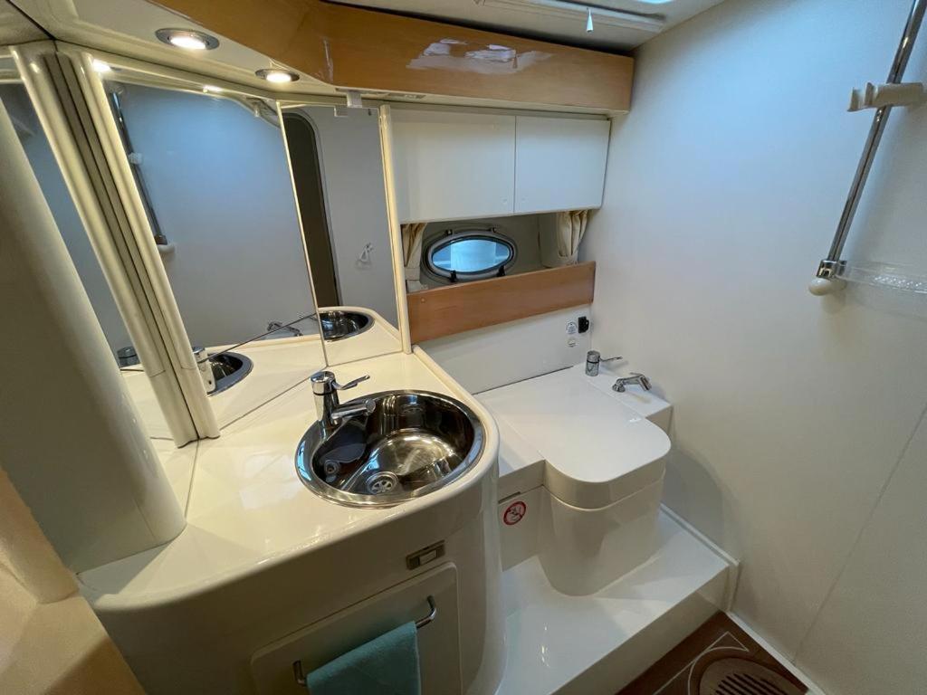 Cozy Yacht Lodge In Barcelona With Boat Tour Option Sant Adrià de Besòs Exterior foto