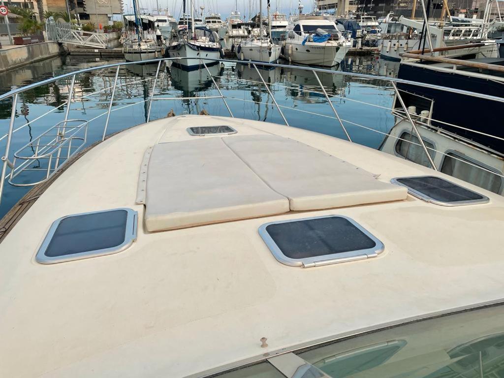 Cozy Yacht Lodge In Barcelona With Boat Tour Option Sant Adrià de Besòs Exterior foto