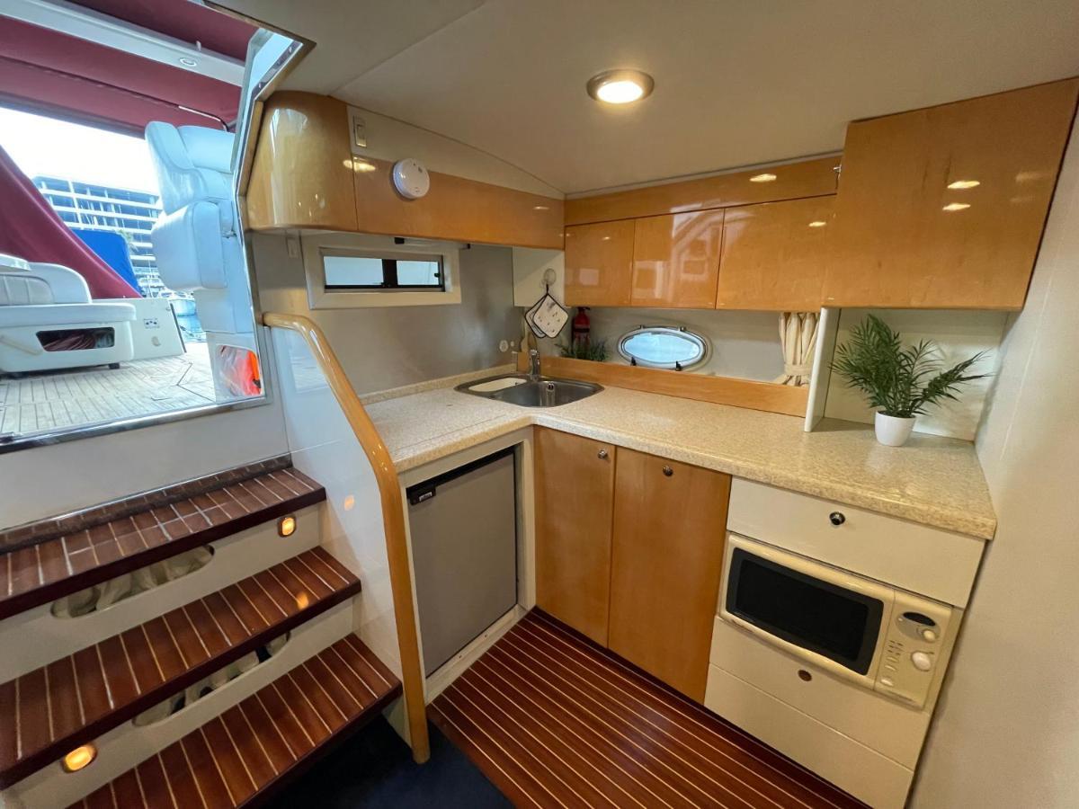 Cozy Yacht Lodge In Barcelona With Boat Tour Option Sant Adrià de Besòs Exterior foto