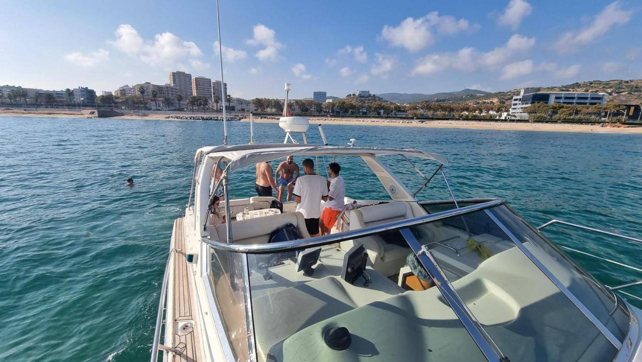 Cozy Yacht Lodge In Barcelona With Boat Tour Option Sant Adrià de Besòs Exterior foto